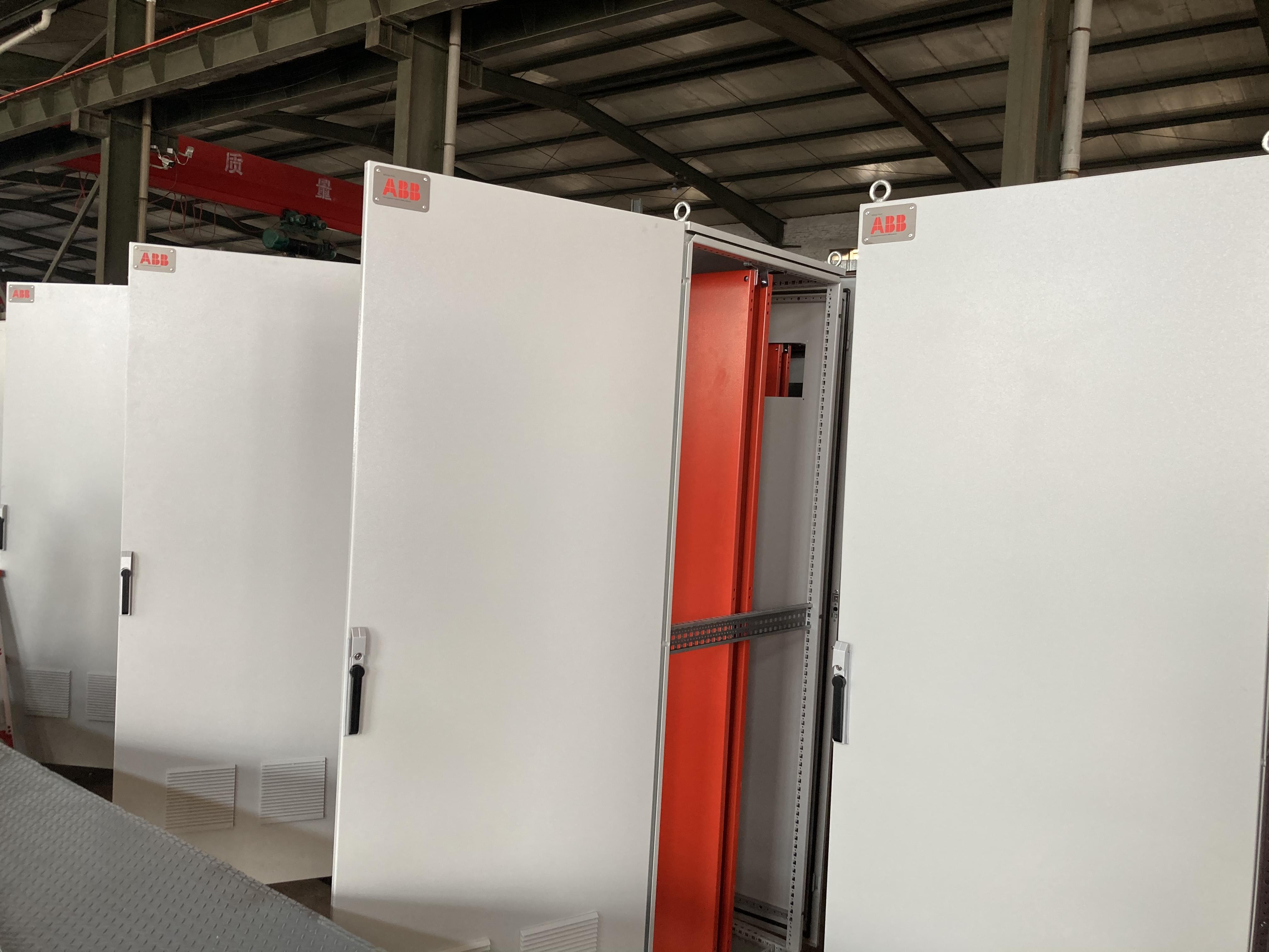 精密裁板：山東電氣成套機(jī)柜生產(chǎn)的首道核心工序